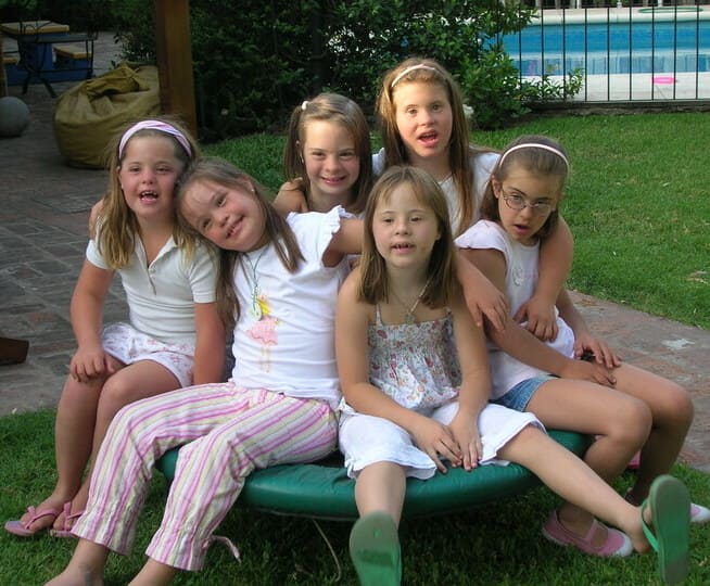 Grupito de 6 niñas con síndrome de Down